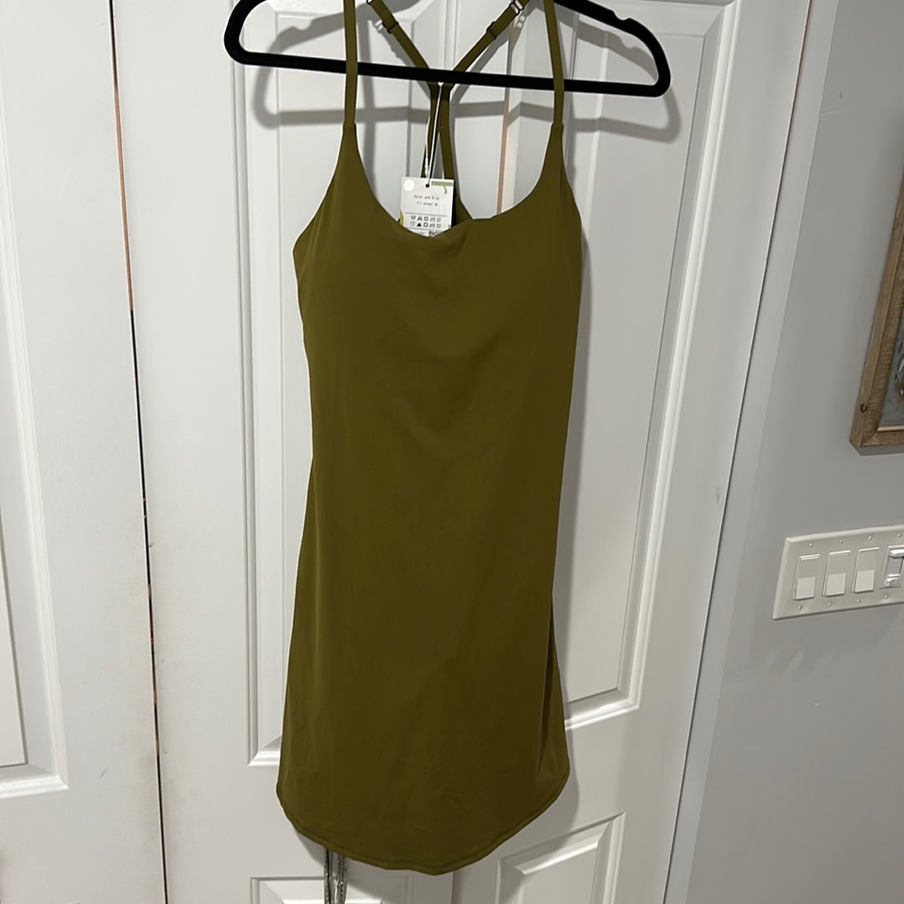 HALARA 2 in 1 active dress NWT. Everyday Cloudful Air. Longer. Fir Green. M